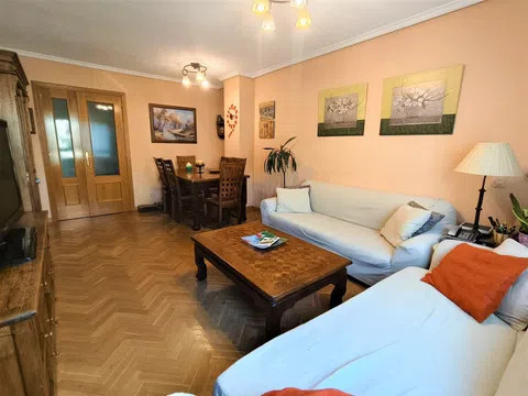 Piso en venta en Calle de Gloria Fuertes-520.000 €