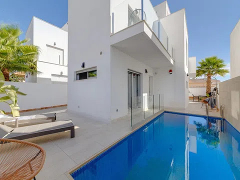 Casa o chalet independiente en venta en Calle Tomas Valcarcel-423.000 €